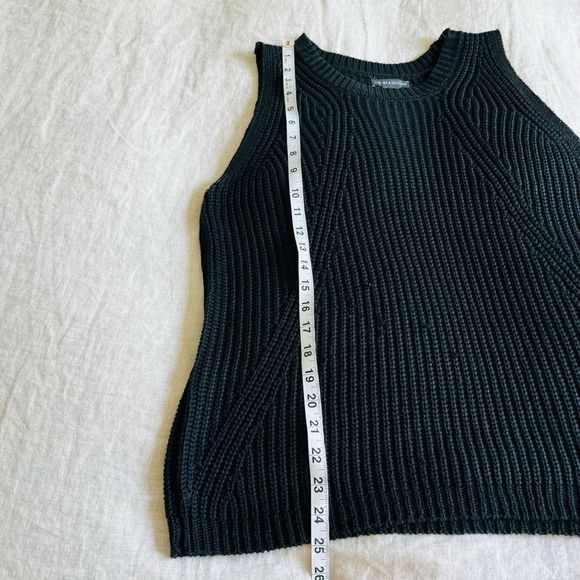 Chelsea & Theodore L black sleeveless sweater pullover scoopneck - Picture 2 of 12